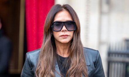 Victoria Beckham publie un message émotionnel à sa famille après que Brooklyn est une non-présentation à la Fashion Week de Paris