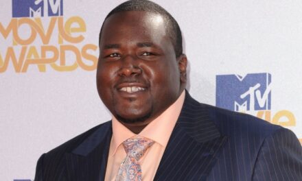 La star de Blind Side semble presque méconnaissable après une transformation stupéfiante en perte de poids de 200 livres