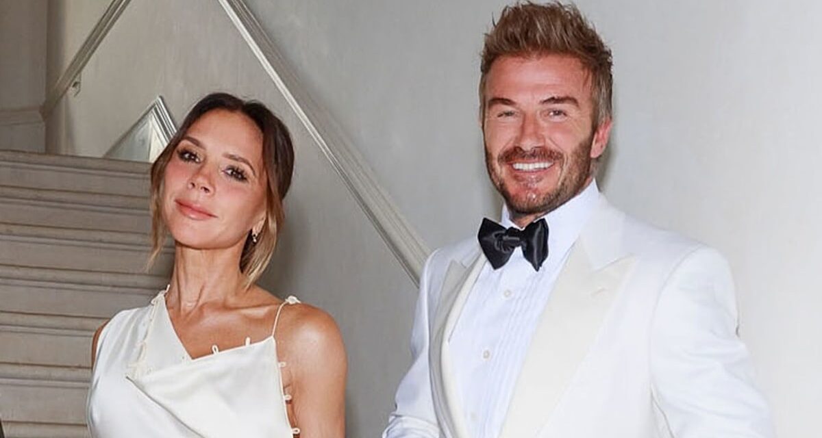 Victoria Beckham met l&rsquo;accent sur son origine « ouvrière » avec un look inédit de la maison de son enfance