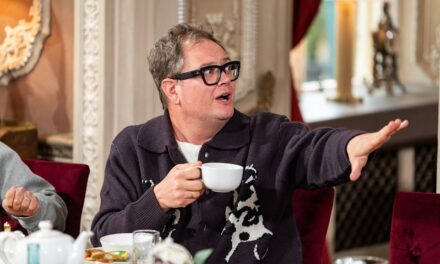 La star des Celebrity Traitors a reçu un avertissement après avoir accidentellement révélé des secrets de l&rsquo;émission