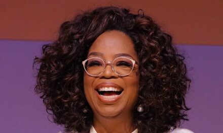 Oprah Winfrey présente une petite taille sur le tapis rouge après le parcours de perte de poids d&rsquo;Ozempic
