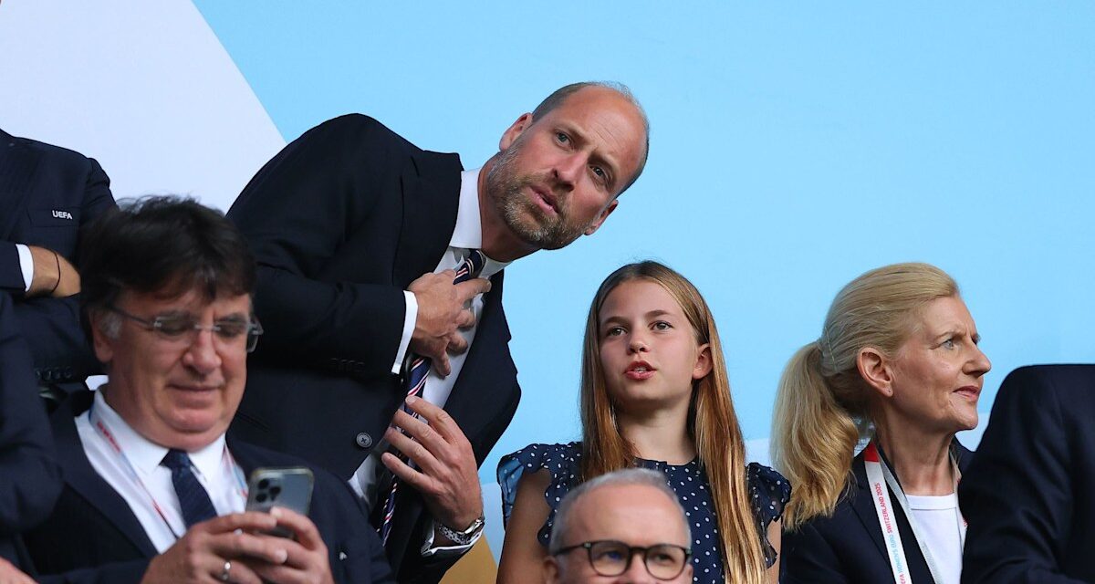 La joueuse anglaise Lucy Bronze révèle l&rsquo;adorable cadeau que le prince William a offert aux Lionnes à la princesse Charlotte – EXCLUSIF