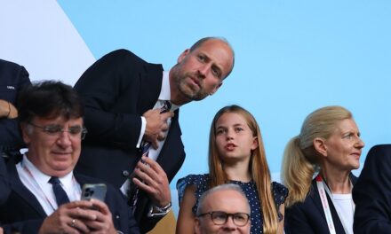 La joueuse anglaise Lucy Bronze révèle l&rsquo;adorable cadeau que le prince William a offert aux Lionnes à la princesse Charlotte – EXCLUSIF