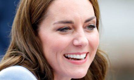 Kate Middleton était « discrètement puissante » en robe de déesse grecque