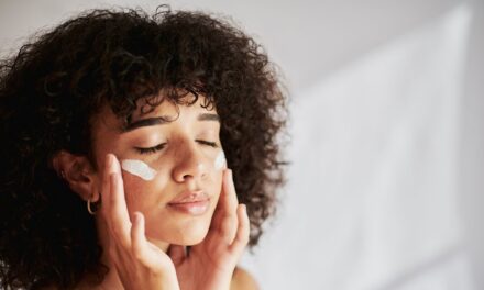 Le bon ordre pour appliquer les produits de soin – et pourquoi c&rsquo;est important