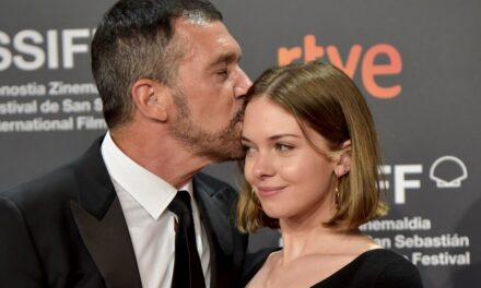 Stella Banderas et Alex Gruszynski disent « oui » en Espagne alors qu&rsquo;Antonio Banderas célèbre