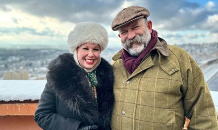 Les stars d&rsquo;Escape to the Chateau marquent une étape importante : « Nous avons ri, nous avons pleuré »