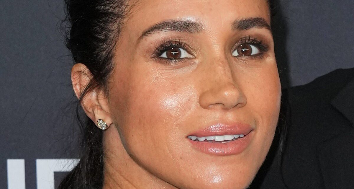 Meghan Markle vient de dévoiler sa robe de Thanksgiving – et cela met le « F » en fête