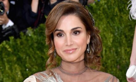 La reine Rania vient de porter la version nuptiale « élégante » des talons de 4 pouces de Kate Middleton
