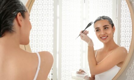 La teinture en boîte à domicile endommage-t-elle réellement vos cheveux ? Les experts capillaires révèlent les choses à faire et à ne pas faire