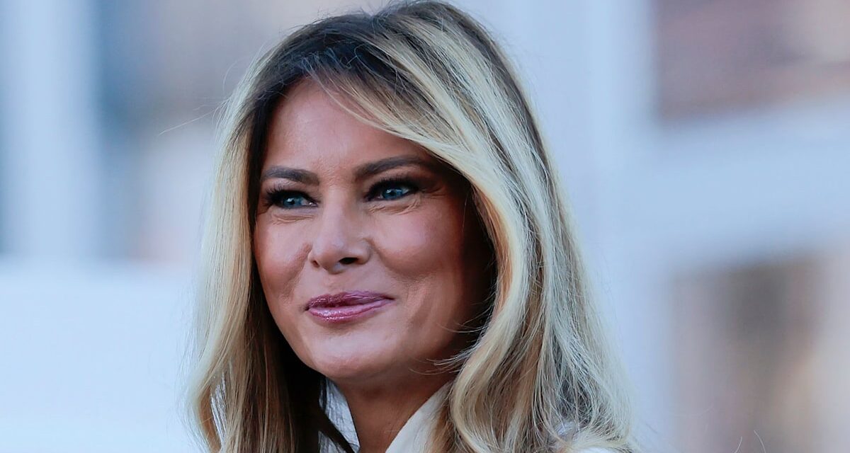 Melania Trump lance la transformation de ses cheveux en « blond cannelle » avec un nouveau look saisissant
