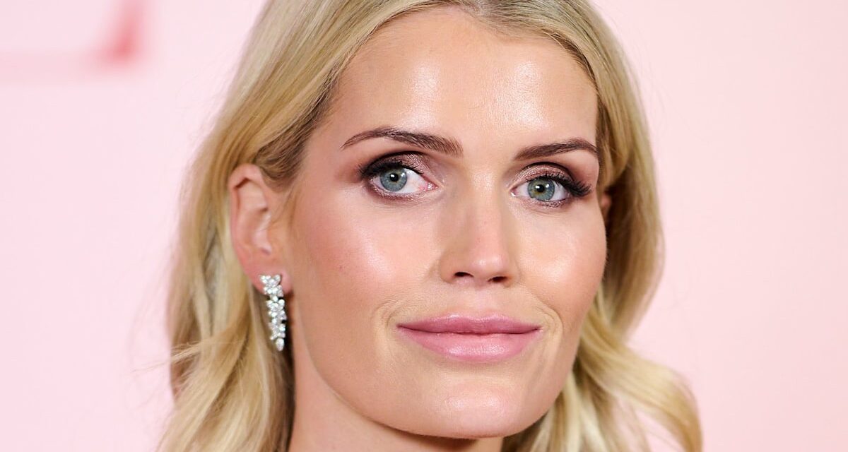 Les cheveux va va voom des années 90 de Lady Kitty Spencer sont sa transformation la plus audacieuse à ce jour