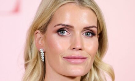 Les cheveux va va voom des années 90 de Lady Kitty Spencer sont sa transformation la plus audacieuse à ce jour
