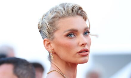Elsa Hosk perfectionne sa tenue boudoir pour l&rsquo;hiver en imprimé léopard, soie et dentelle