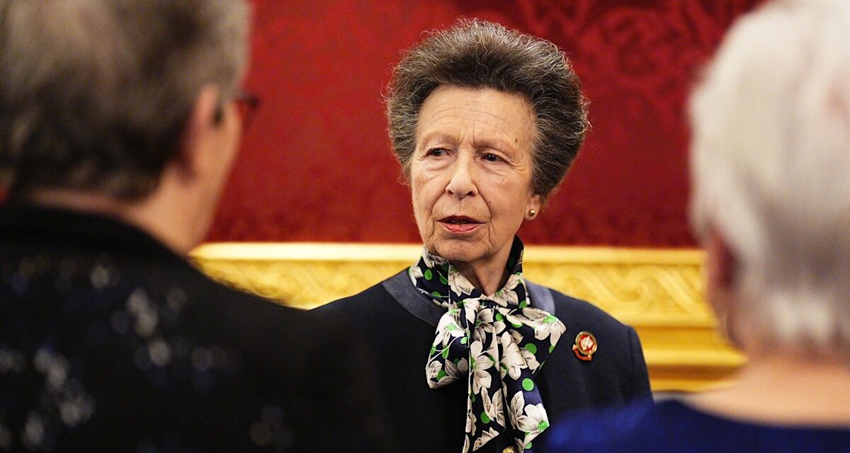 La princesse Anne surnommée la « brique absolue » de la famille royale