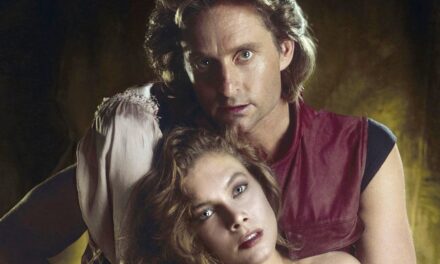 L&rsquo;actrice de Romancing the Stone, 84 ans, utilise un fauteuil roulant alors qu&rsquo;elle fait une rare apparition publique au milieu de problèmes de santé de longue date