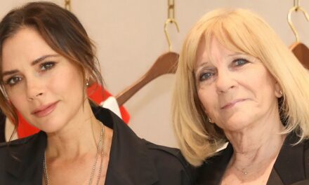 Le rameau d&rsquo;olivier de Noël de la famille Victoria Beckham à Brooklyn