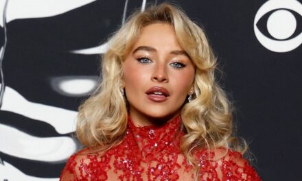 Le body en strass Short &lsquo;n Sweet de Sabrina Carpenter pour la finale de la tournée est son plus emblématique à ce jour