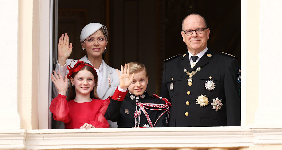 Les jumeaux de la princesse Charlène et du prince Albert, 10 ans, volent la vedette lors de la fête nationale de Monaco