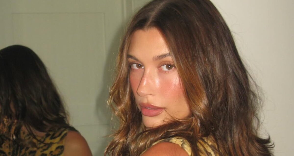 Hailey Bieber perfectionne « un jean et un joli haut » pour célébrer son 29e anniversaire