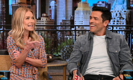 Regardez Kelly Ripa et Mark Consuelos revivre le « traumatisme » de Thanksgiving en famille