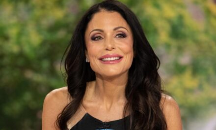 Bethenny Frankel semble méconnaissable alors qu&rsquo;elle incarne Michelle Pfeiffer dans Scarface