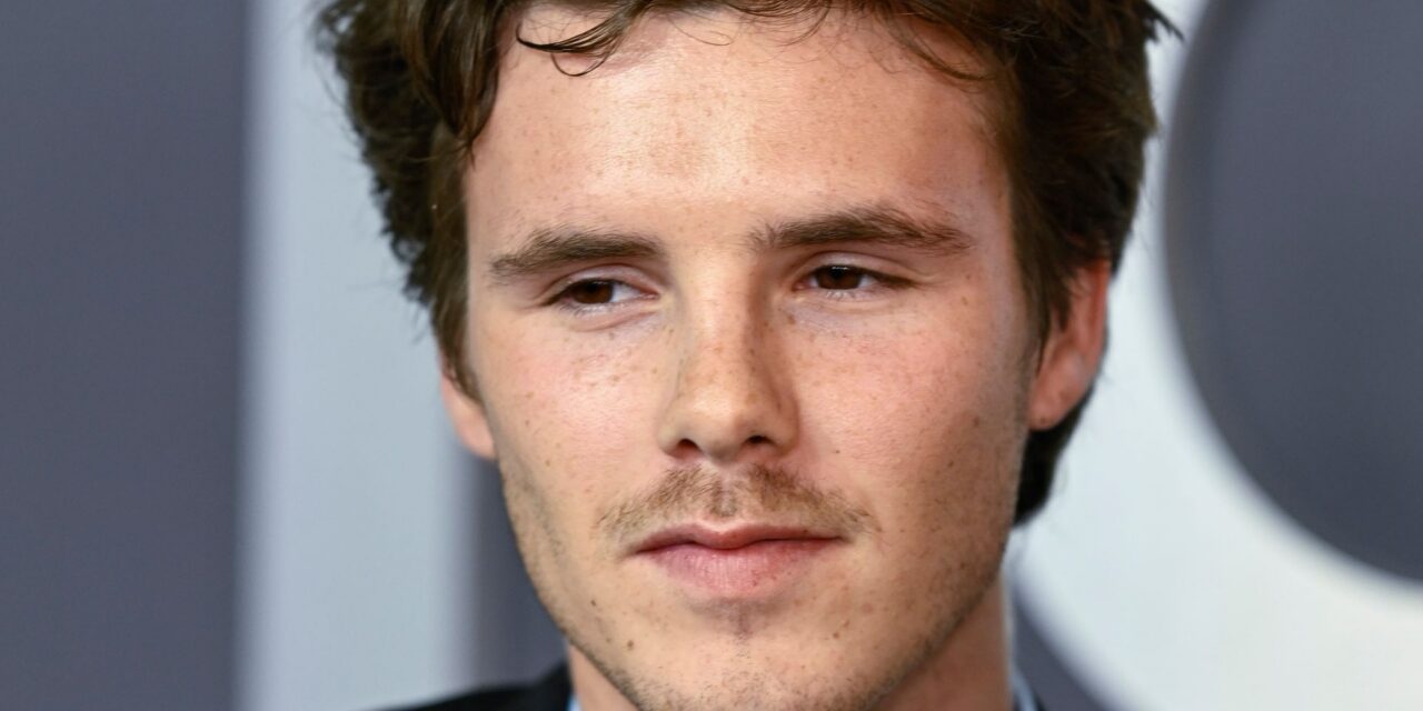 Cruz Beckham se voit retirer son permis de conduire – 12 jours après que son père, Sir David, ait été fait chevalier