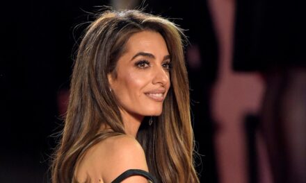 L&rsquo;arôme d&rsquo;Amal : Tout ce que vous devez savoir sur son parfum capillaire signature – voir plus