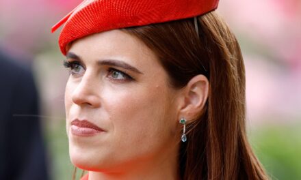 La princesse Eugénie brise la couverture après la disgrâce de son père Andrew Mountbatten Windsor