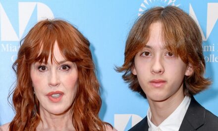 Le fils de Molly Ringwald célèbre une étape importante alors que les fans découvrent l&rsquo;hommage à Pretty in Pink
