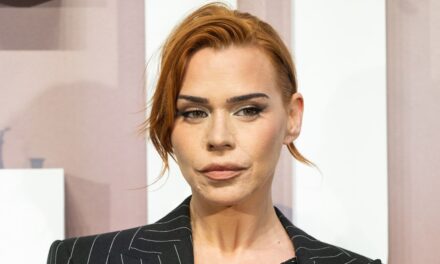 Billie Piper a perfectionné la tendance des « robes nues » associée à une transformation de cheveux roux flamboyants