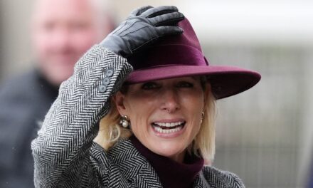 Zara Tindall évite de peu le désastre alors qu&rsquo;elle affronte la tempête Claudia avec des bottes hauteur genou.