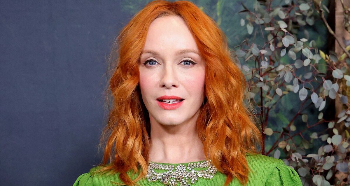 Christina Hendricks présente des courbes à couper le souffle lors d&rsquo;un rendez-vous avec son mari George Bianchini