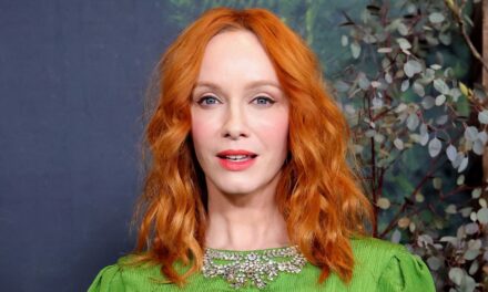 Christina Hendricks présente des courbes à couper le souffle lors d&rsquo;un rendez-vous avec son mari George Bianchini