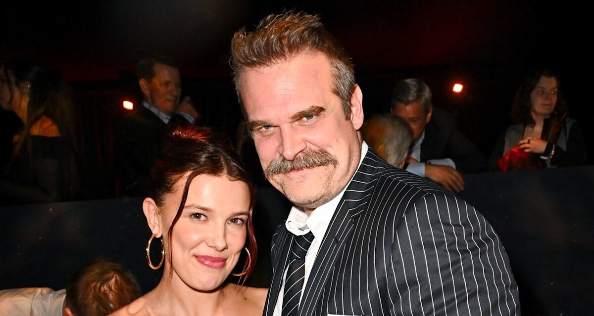 Millie Bobby Brown met en lumière son travail « vraiment intense » avec David Harbour
