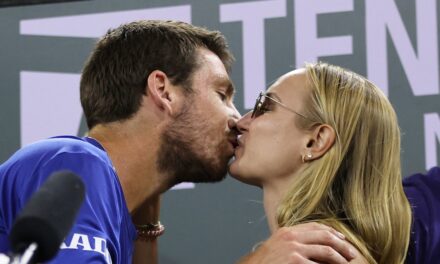 La star du tennis Cameron Norrie annonce ses fiançailles avec Louise Jacobi lors d&rsquo;un safari intime