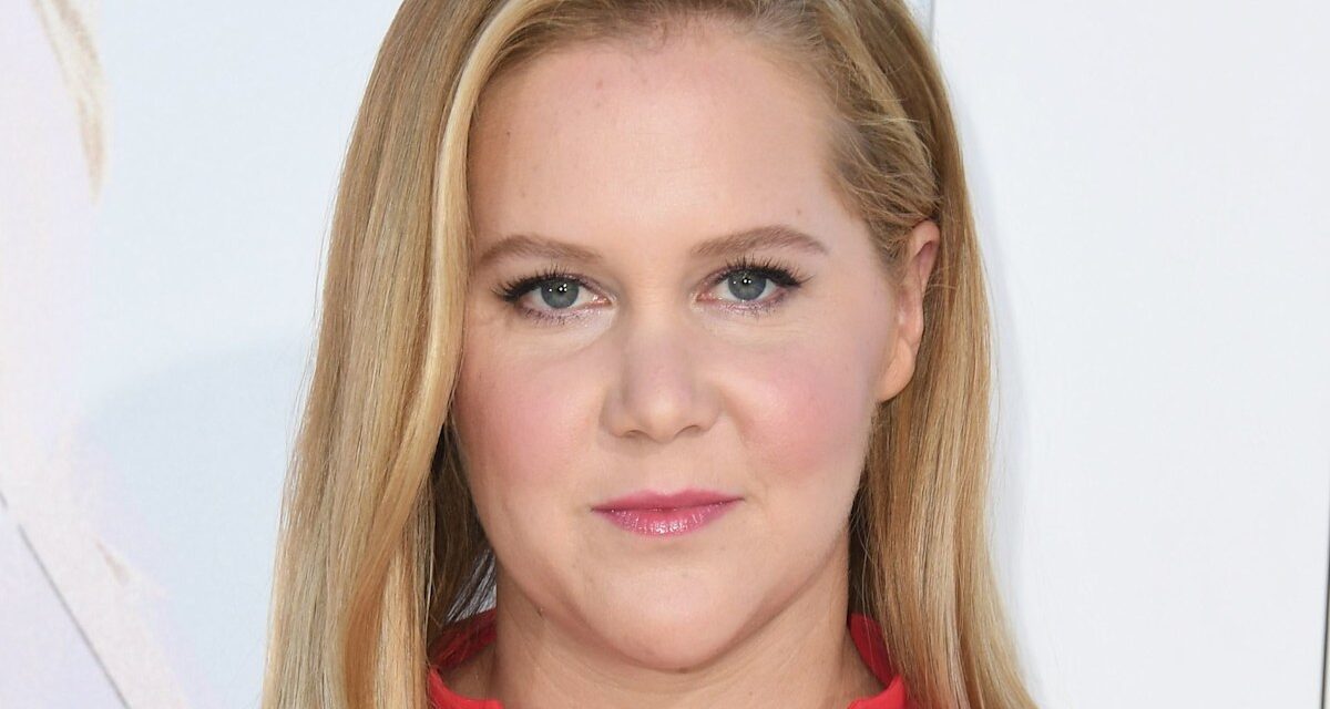 Amy Schumer fait un changement majeur après avoir affiché une perte de poids de 40 livres dans une petite robe
