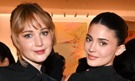 Jennifer Lawrence, Kendall et Kylie Jenner font la fête ensemble dans 3 tenues noires sans effort
