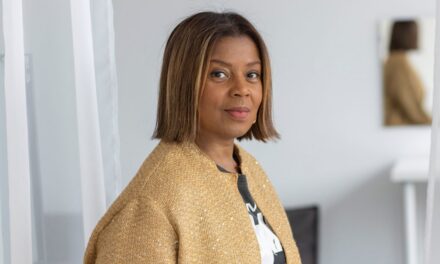 9 essentiels de garde-robe qu&rsquo;une styliste de la quarantaine recommande à tous ses clients âgés de 40 ans et plus