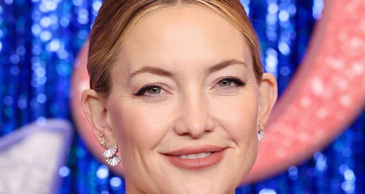 Kate Hudson fait preuve d&rsquo;audace en posant seins nus dans une serviette