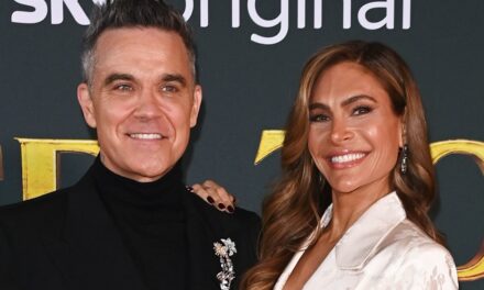 Teddy, la fille de Robbie Williams et Ayda Williams, 12 ans, fait sa première apparition sur le tapis rouge