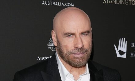 REGARDER : John Travolta impressionne avec la dernière vidéo de son fils casse-cou Ben