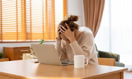 Le lien entre les maux de tête liés à la ménopause et l’hypertension artérielle : qu’est-ce que cela signifie réellement ?