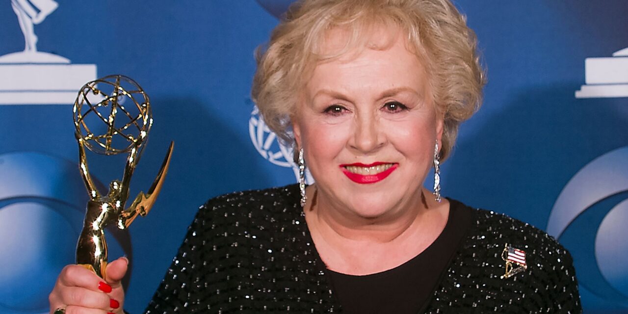 La vie de Doris Roberts en images – de la jeune star à Everybody Loves Raymond en passant par la dernière photo quelques jours avant sa mort