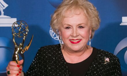 La vie de Doris Roberts en images – de la jeune star à Everybody Loves Raymond en passant par la dernière photo quelques jours avant sa mort