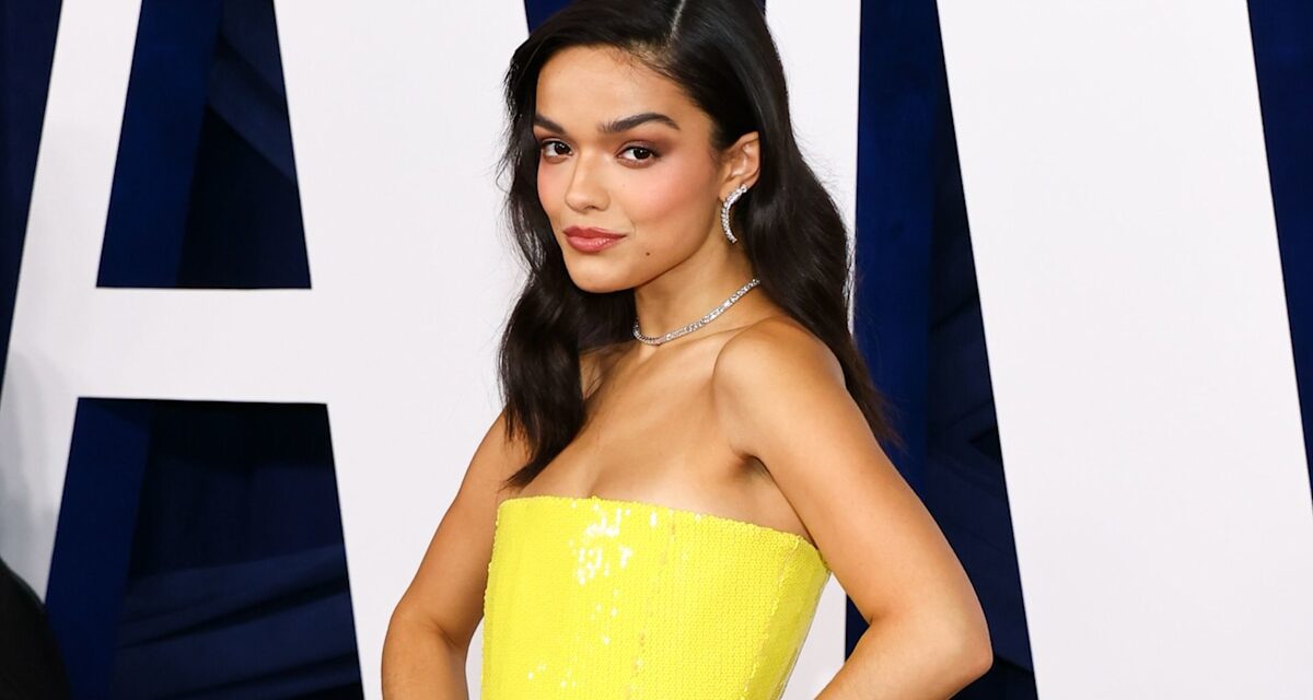Rachel Zegler vole la vedette dans une robe à paillettes incontournable pour un moment marquant