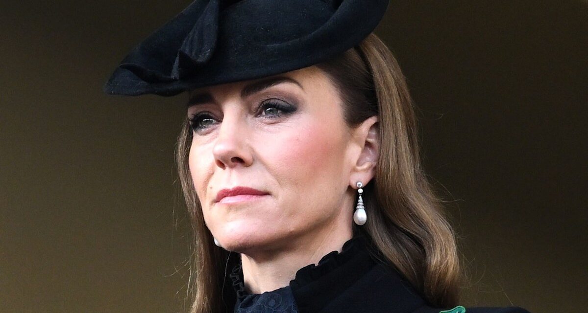 Kate Middleton enfile une robe-manteau structurée – avec des détails en dentelle complexes