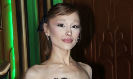 Ariana Grande parle de « retomber amoureuse » au milieu de Wicked : For Good