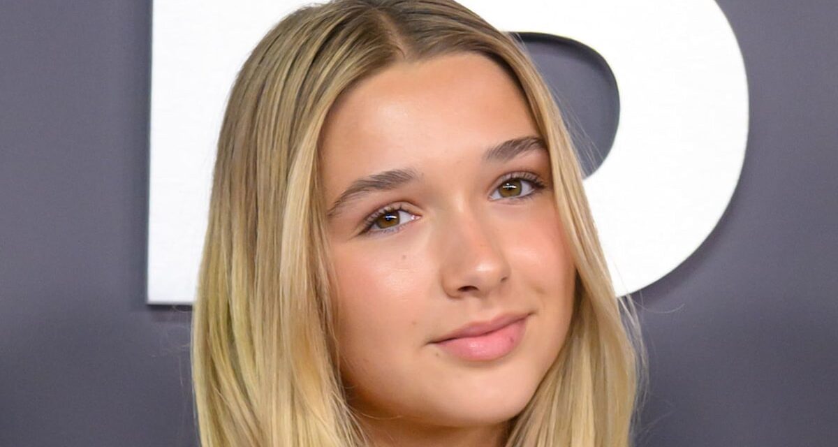 Harper Beckham, 14 ans, vient de devenir la reine ultime du grunge dans une tenue pour hommes à 300 £