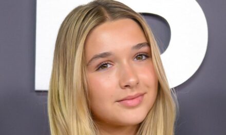 Giggling Harper Beckham lance des ongles It-girl « chers » pour 2026